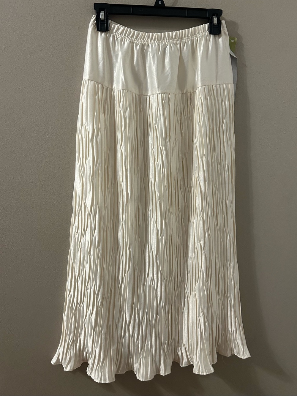 NWT. Vintage Metroline Cream Pleated Midi Skirt with Elastic Waist